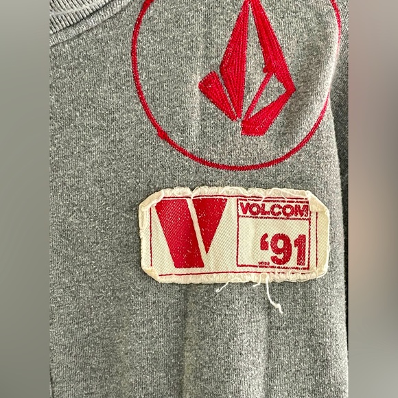 Vintage Gray and Red Y2K Distressed Volcom 1991 Sweatshirt Hoodie Size M - Picture 6 of 9